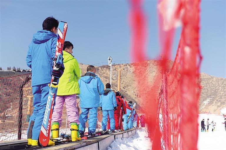 安宁滑雪场开足马力迎游客