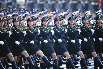 女兵方队的女兵平均年龄只有24岁