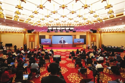 5月20日，全国政协十三届三次会议新闻发布会在北京人民大会堂举行，大会新闻发言人郭卫民回答中外记者提问。新华社照片