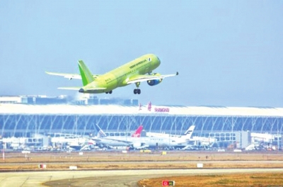 2019年12月27日，C919大型客机106架机在上海浦东机场起飞