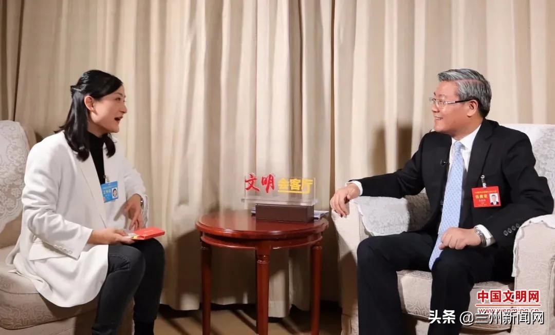 省委常委、市委书记李荣灿接受中国文明网记者采访时说 文明城市创建不是“独角戏”而是“大合唱”