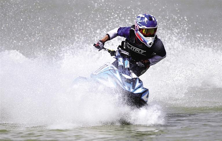 中国摩托艇联赛宁夏沙湖大奖赛昨日开幕