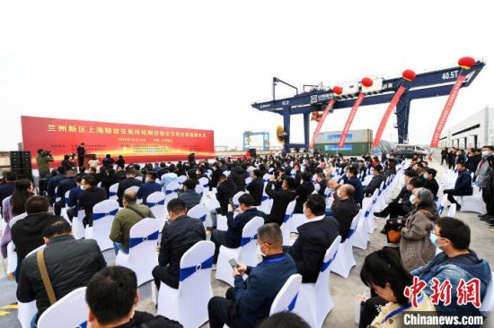 10月18日，上海期货交易所铝期货指定交割仓库揭牌仪式在兰州新区举行。　丁凯 摄